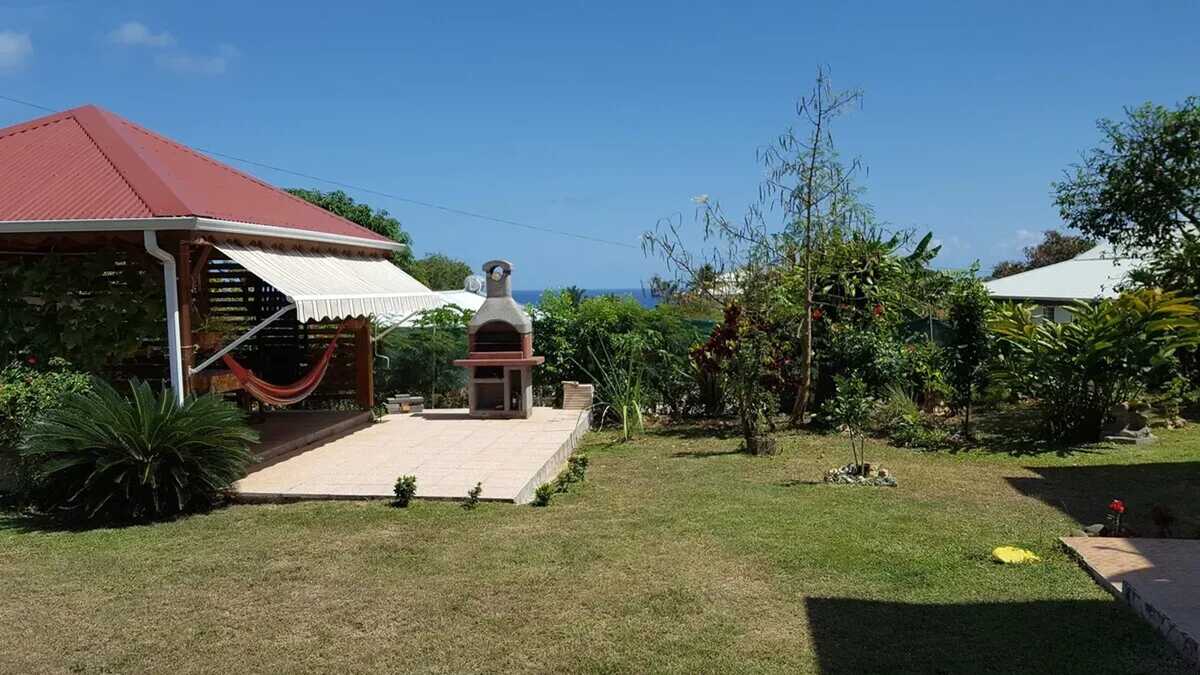 Maison 50 m² Sainte-Anne : jardin, terrasse et barbecue - Photo 7