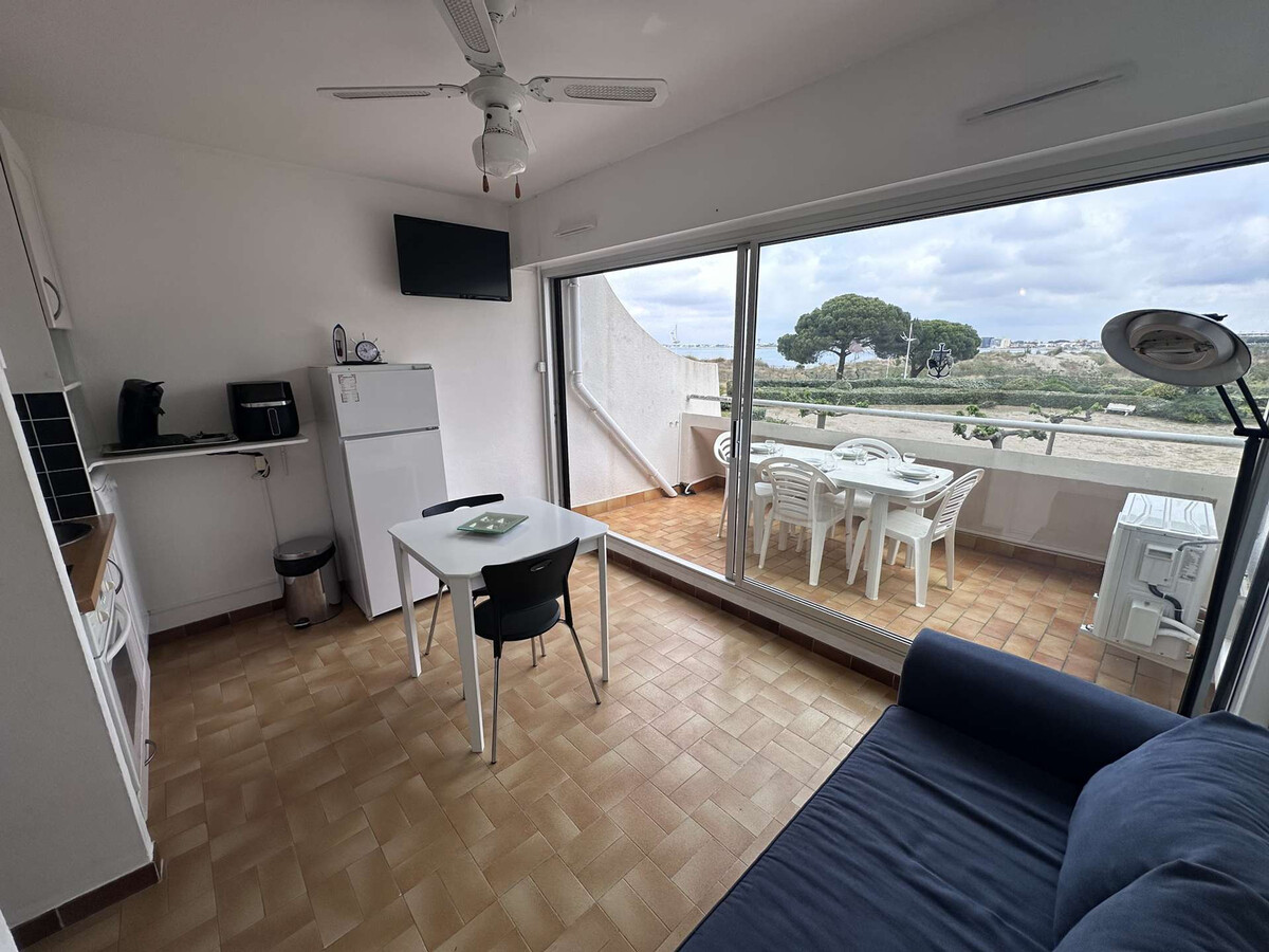Studio 2 cabines climatisé bord de plage - Le Grau-du-Roi - Photo 9