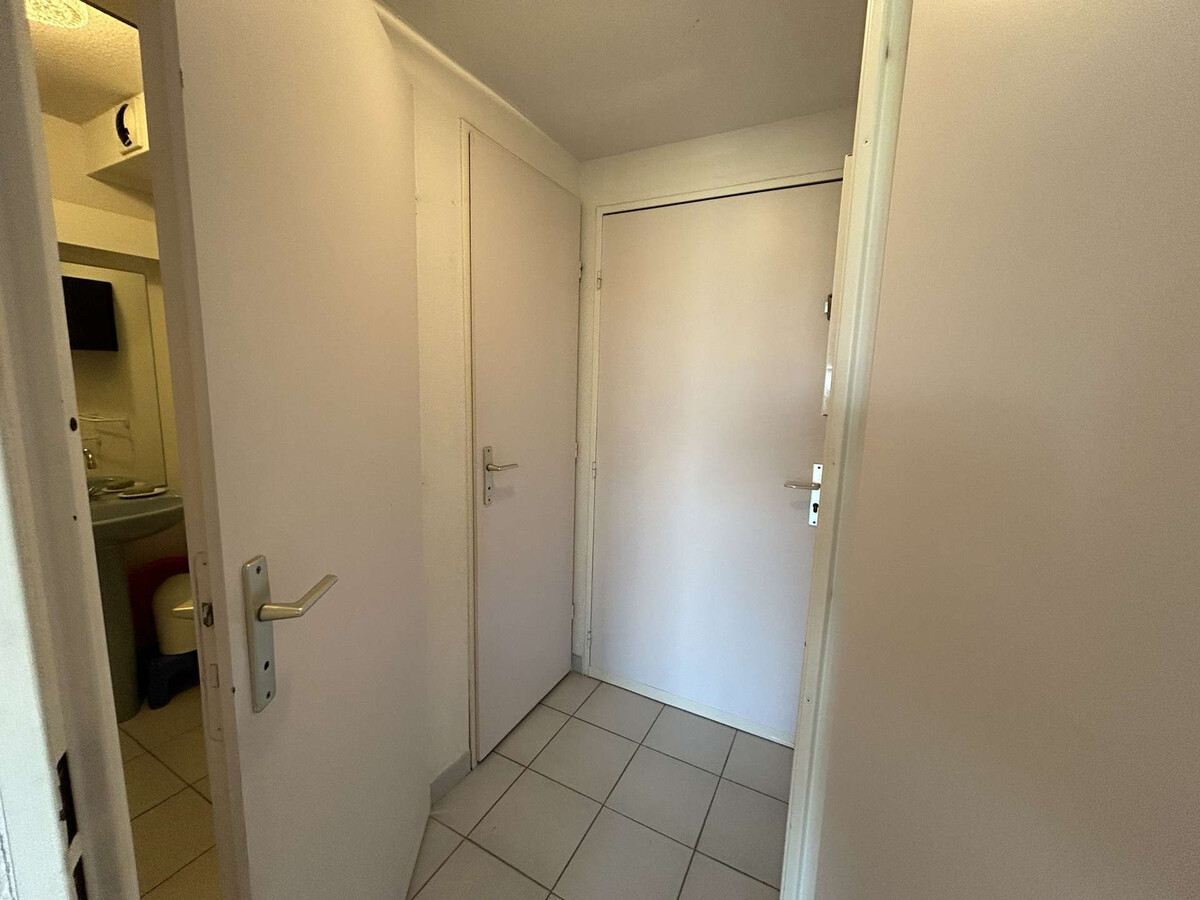 Appt 2 pièces climatisé avec vue lac et piscine - Photo 12