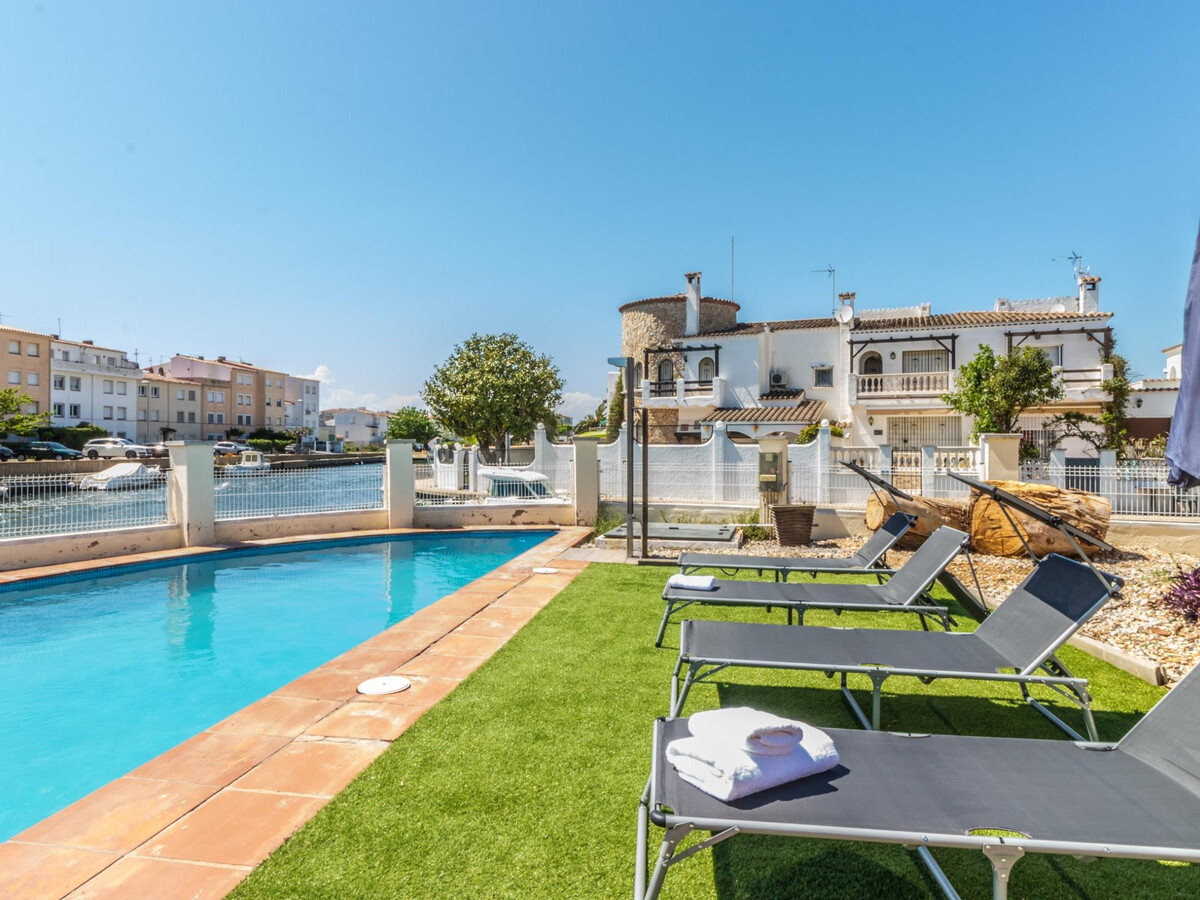 Villa 5 chambres sur canal à Empuriabrava, piscine privée - Photo 1