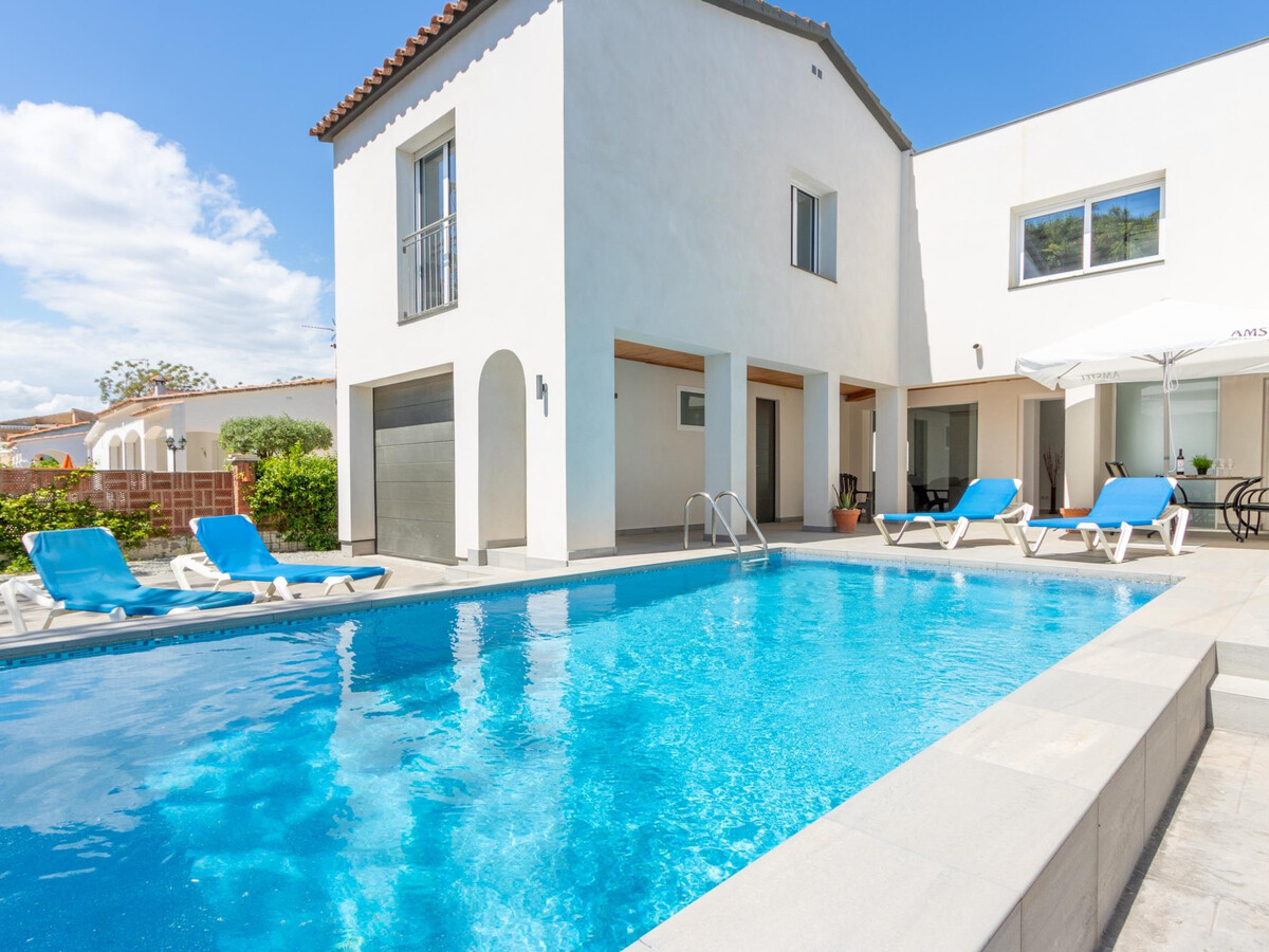 Villa 4 chambres avec piscine chauffée à Empuriabrava - Photo 1