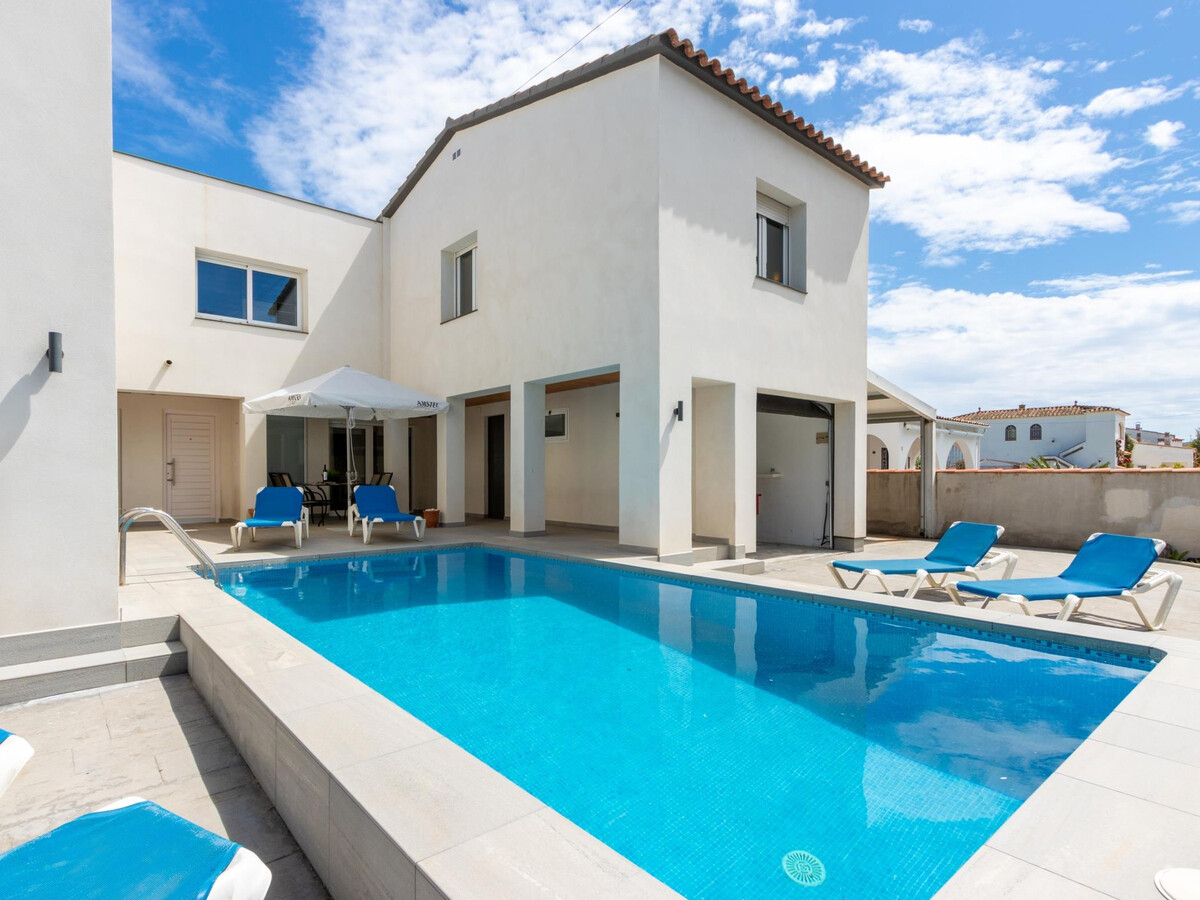 Villa 4 chambres avec piscine chauffée à Empuriabrava - Photo 3