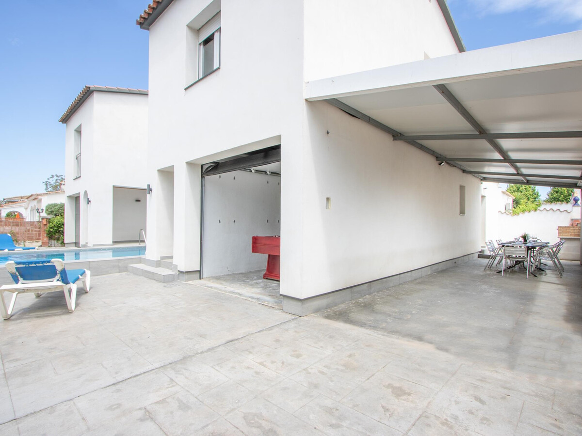 Villa 4 chambres avec piscine chauffée à Empuriabrava - Photo 7