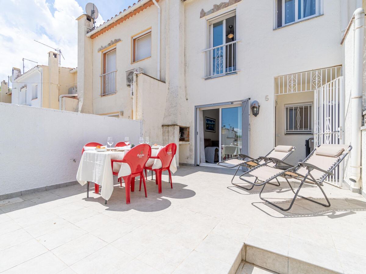 Villa rénovée 6 personnes, terrasse et piscine commune - Photo 4