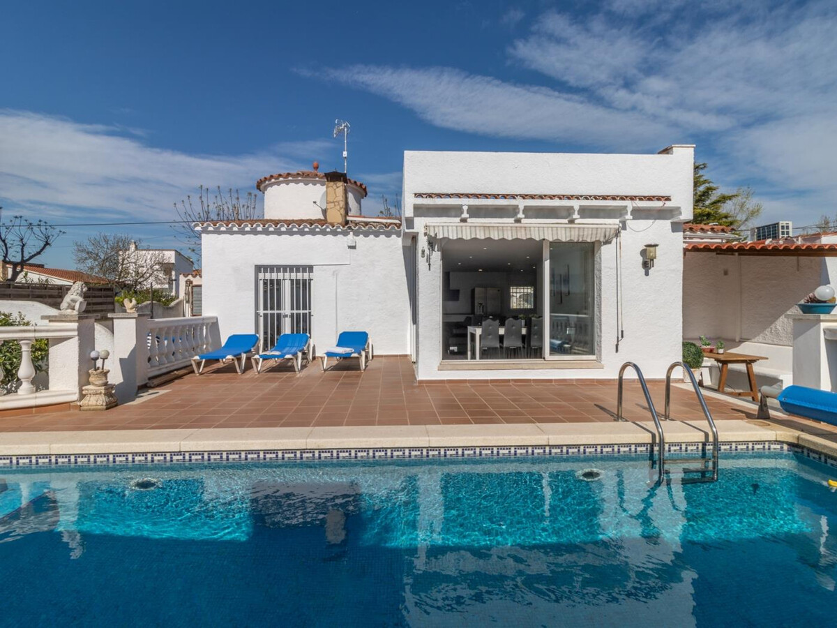 Villa 4 chambres avec piscine chauffée à Empuriabrava - Photo 2