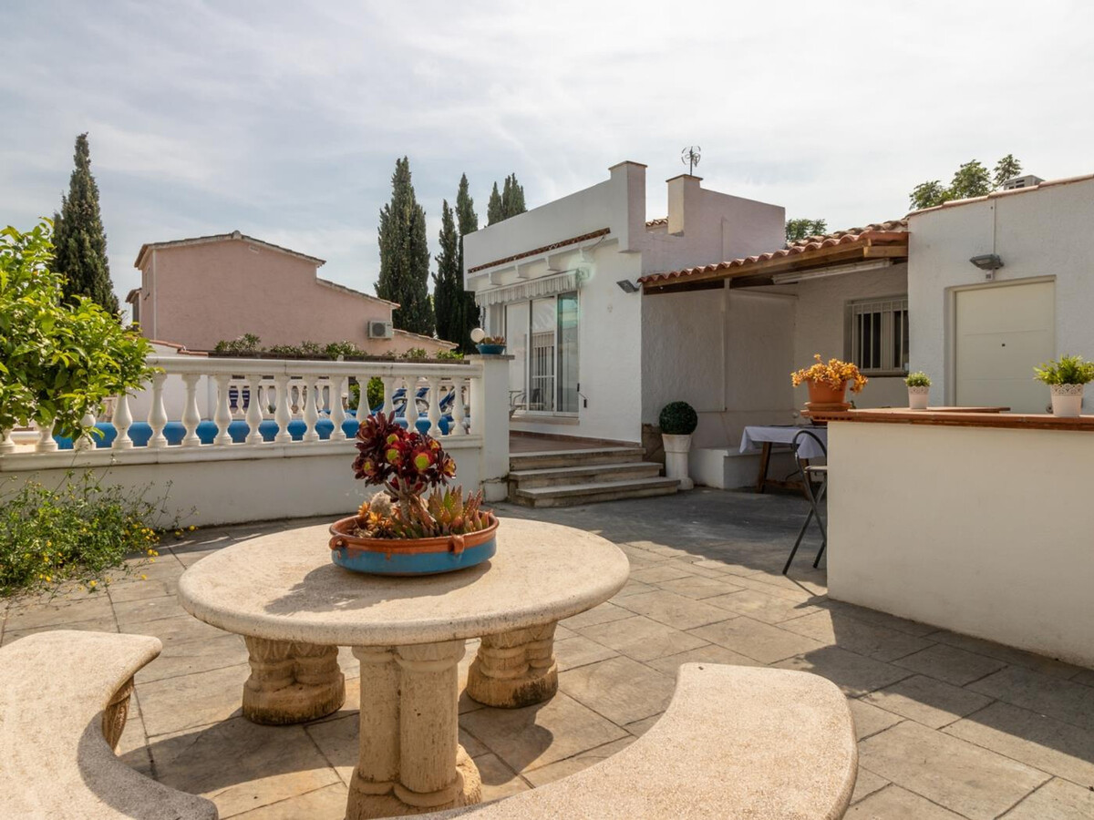 Villa 4 chambres avec piscine chauffée à Empuriabrava - Photo 11