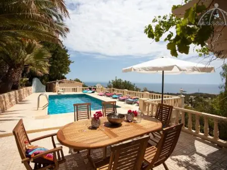 Location villa à Altea, Grande villa 4 chambres avec piscine privée, climatisation et parking à Altea