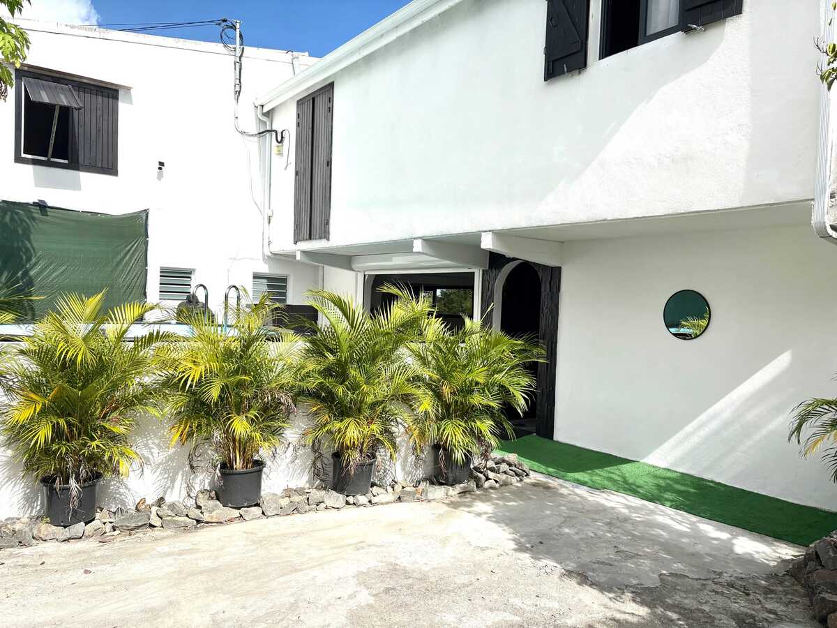 Maison 4 chambres avec piscine privée à Sainte-Anne - Photo 1