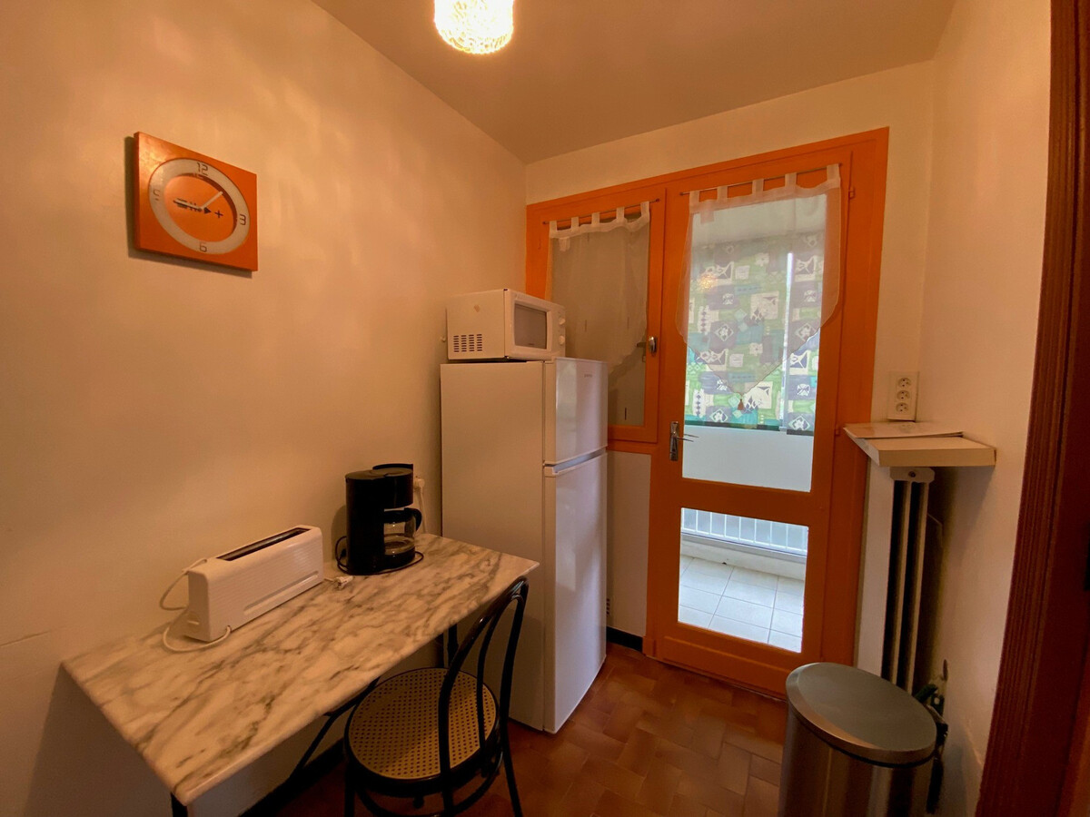 T1 30 m² Balaruc-les-Bains, loggia, face thermes - Photo 4