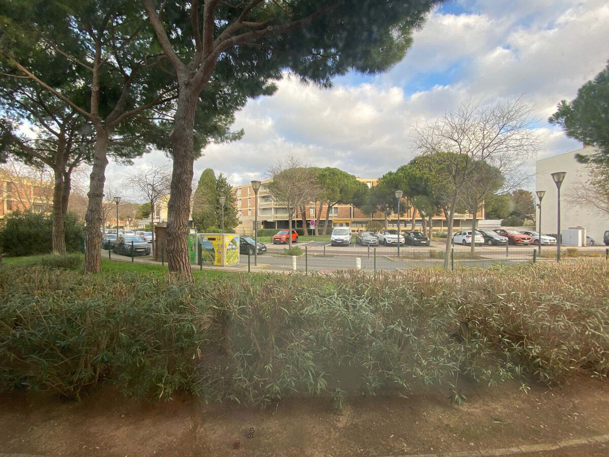 T1 30 m² Balaruc-les-Bains, loggia, face thermes - Photo 8