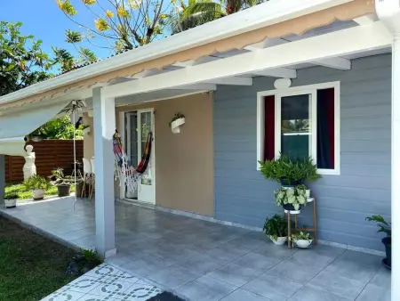 Location bungalow à Sainte Rose, Bungalow confortable à Sainte-Rose avec jardin privé