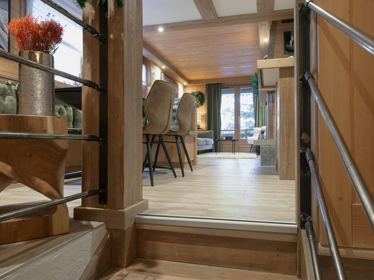 Duplex rénové à Courchevel 1850, cheminée & terrasse - Photo 10