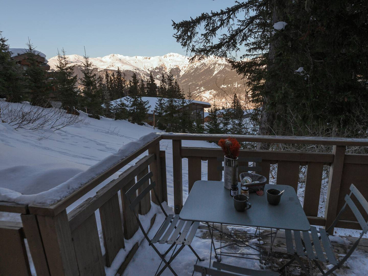 Duplex rénové à Courchevel 1850, cheminée & terrasse - Photo 11