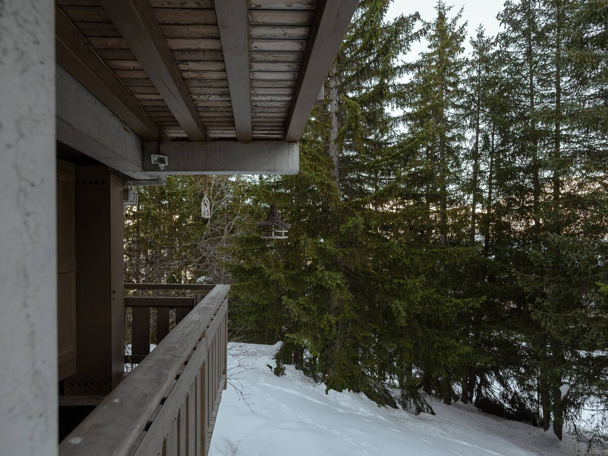 Duplex rénové à Courchevel 1850, cheminée & terrasse - Photo 12
