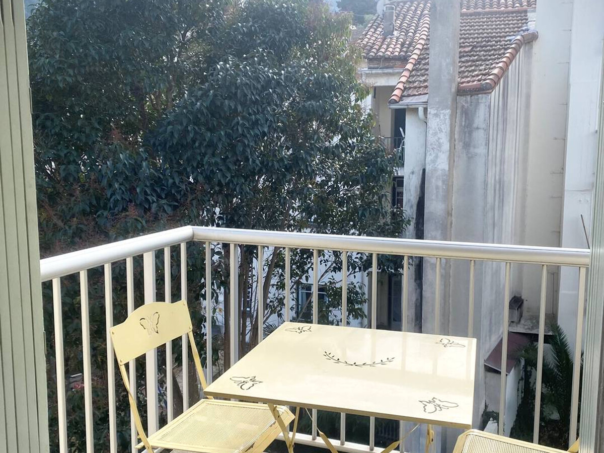 Studio 25 m² centre-ville, balcon sud, animaux admis - Photo 1