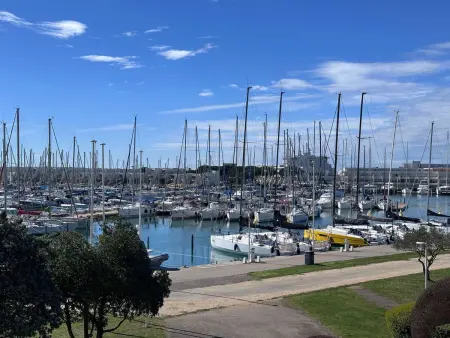 Location appartement à Le Grau du Roi, Studio moderne avec climatisation et parking proche plage