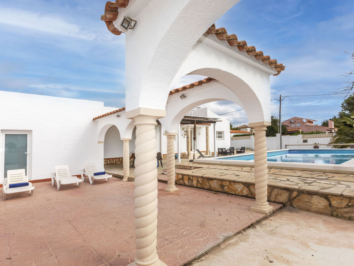 Villa Junqué-Verdure avec piscine à Miami Platja - Photo 19