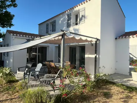 Location maison à Barbâtre, Belle maison à Barbâtre, 800m plage, pour 7 personnes avec jardin clos, terrasse et WiFi gratuit