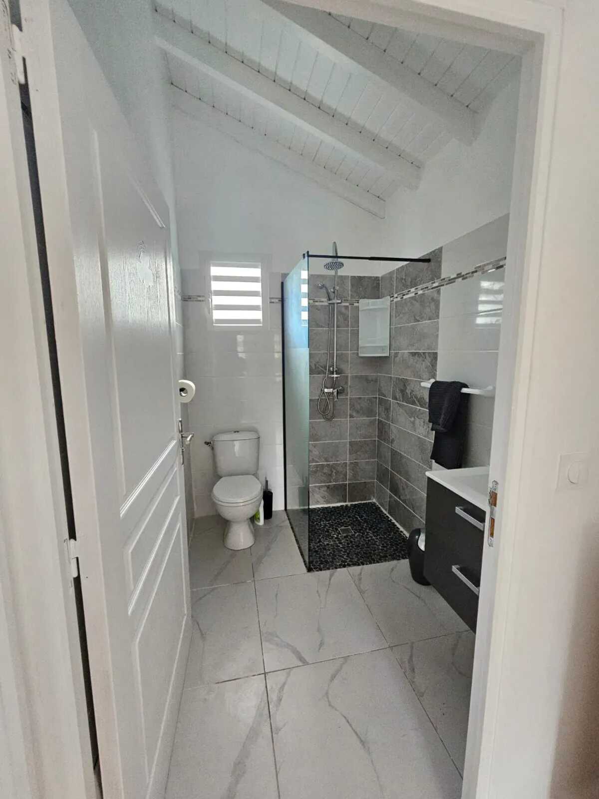 Maison 1 chambre avec jardin à Lamentin - Photo 15