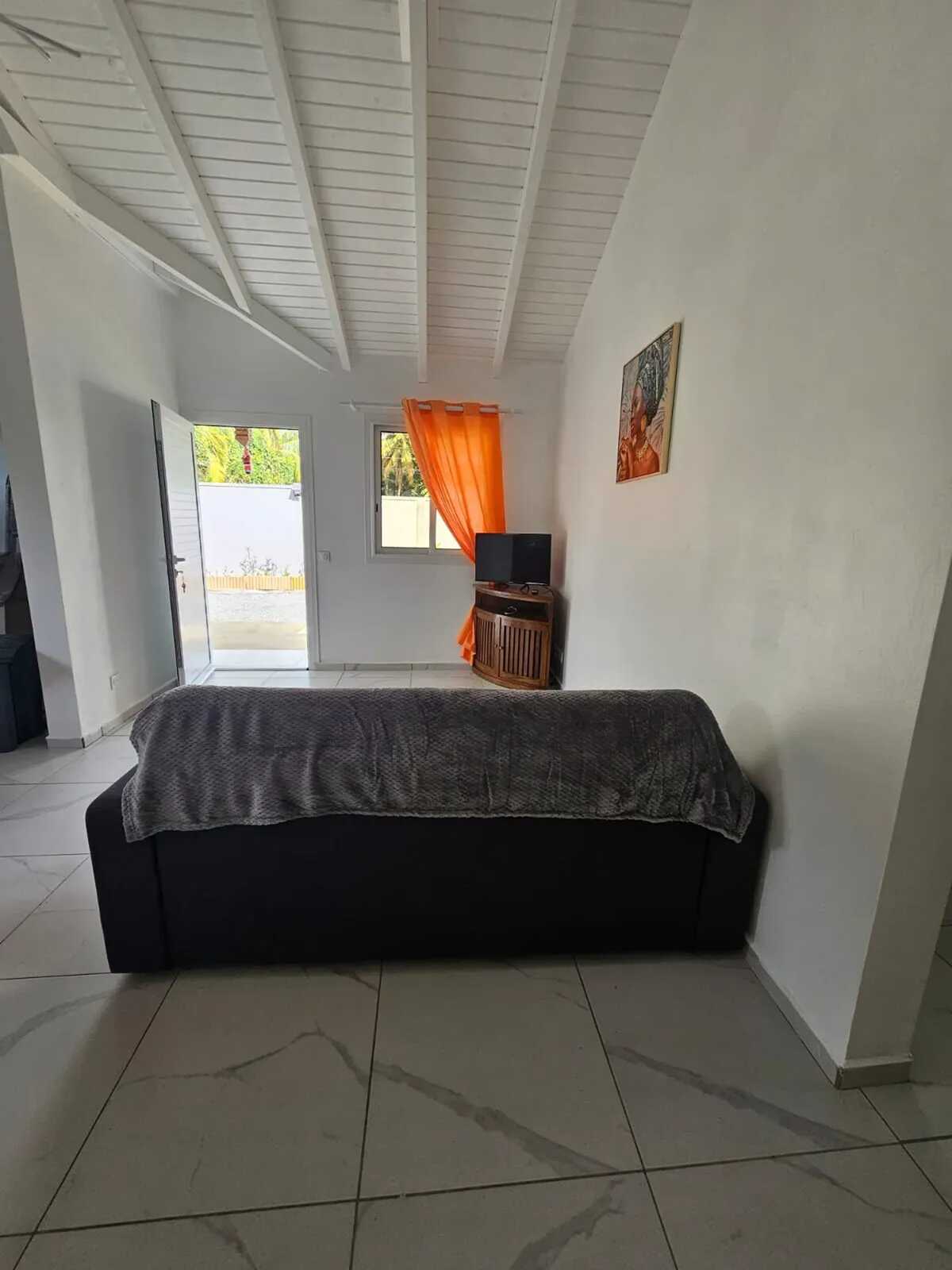 Maison 1 chambre avec jardin à Lamentin - Photo 17