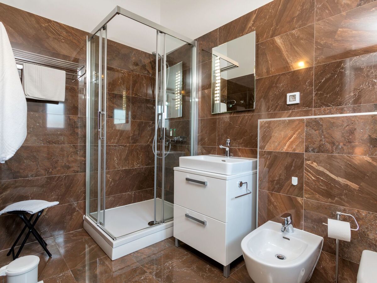 Villa L à Premantura : 5 chambres, piscine privée - Photo 34