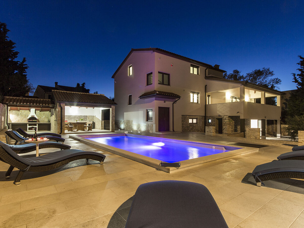 Villa L à Premantura : 5 chambres, piscine privée - Photo 36