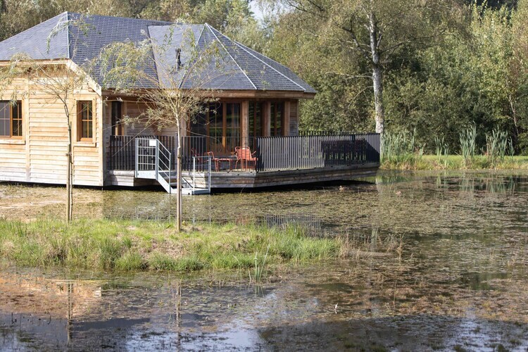 Cabane en bois avec vue sur l'eau à Vencimont - Photo 9
