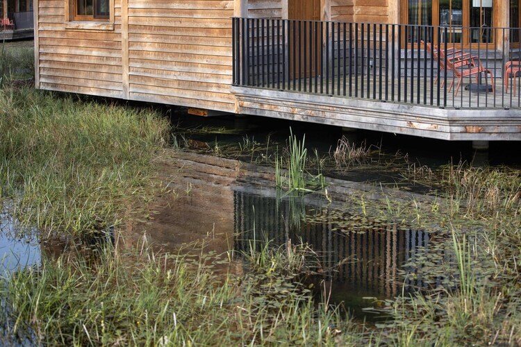 Cabane en bois avec vue sur l'eau à Vencimont - Photo 20