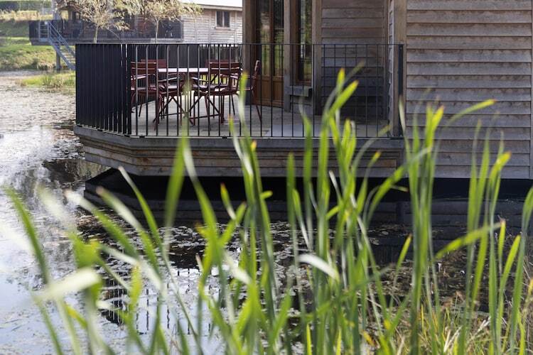 Cabane en bois avec vue sur l'eau à Vencimont - Photo 32