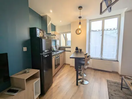 Studio rénové 29 m² centre-ville Châteauroux avec parking : photo 2