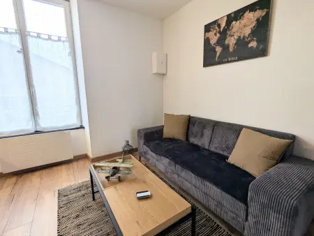 Studio rénové 29 m² centre-ville Châteauroux avec parking : photo 3