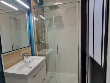 Studio rénové 29 m² centre-ville Châteauroux avec parking : photo 10