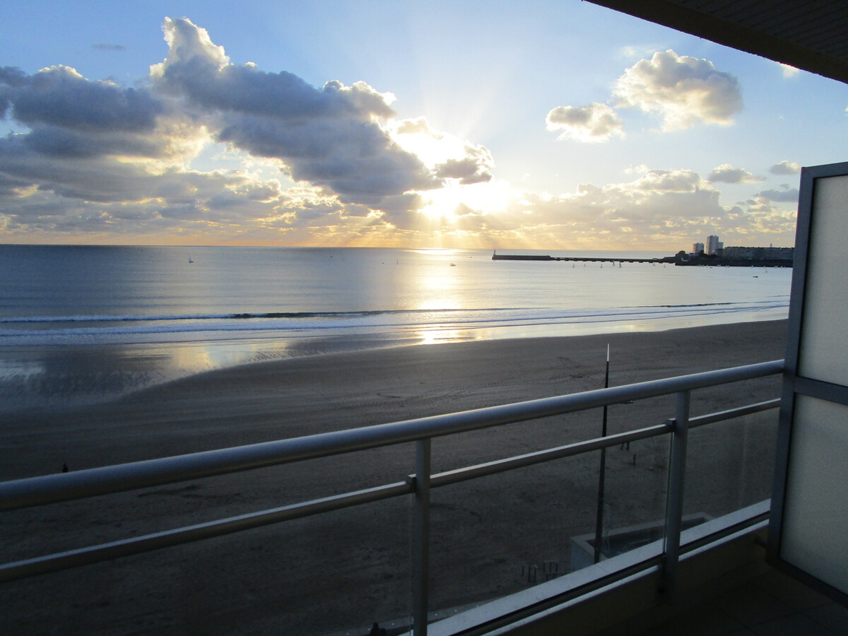 Studio face mer avec balcon, 6ème étage, Les Sables-d'Olonne - Photo 1