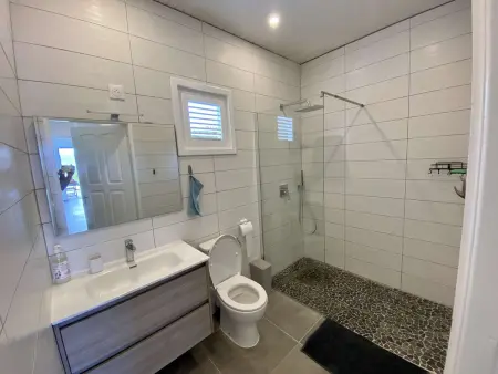Villa neuve au Marin avec piscine privée et terrasse couverte - Photo 10