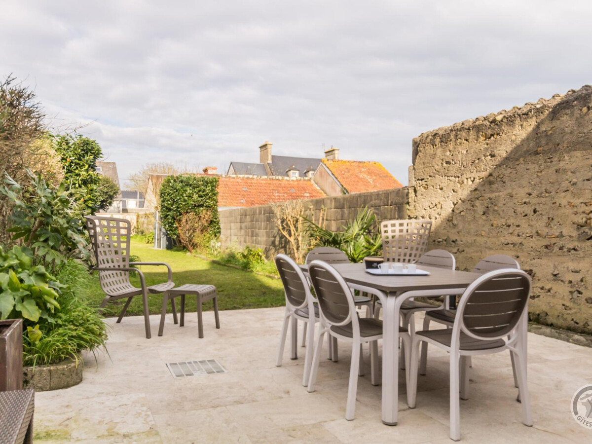 Gîte 6 pers. Saint-Vaast-la-Hougue, jardin clos - Photo 2