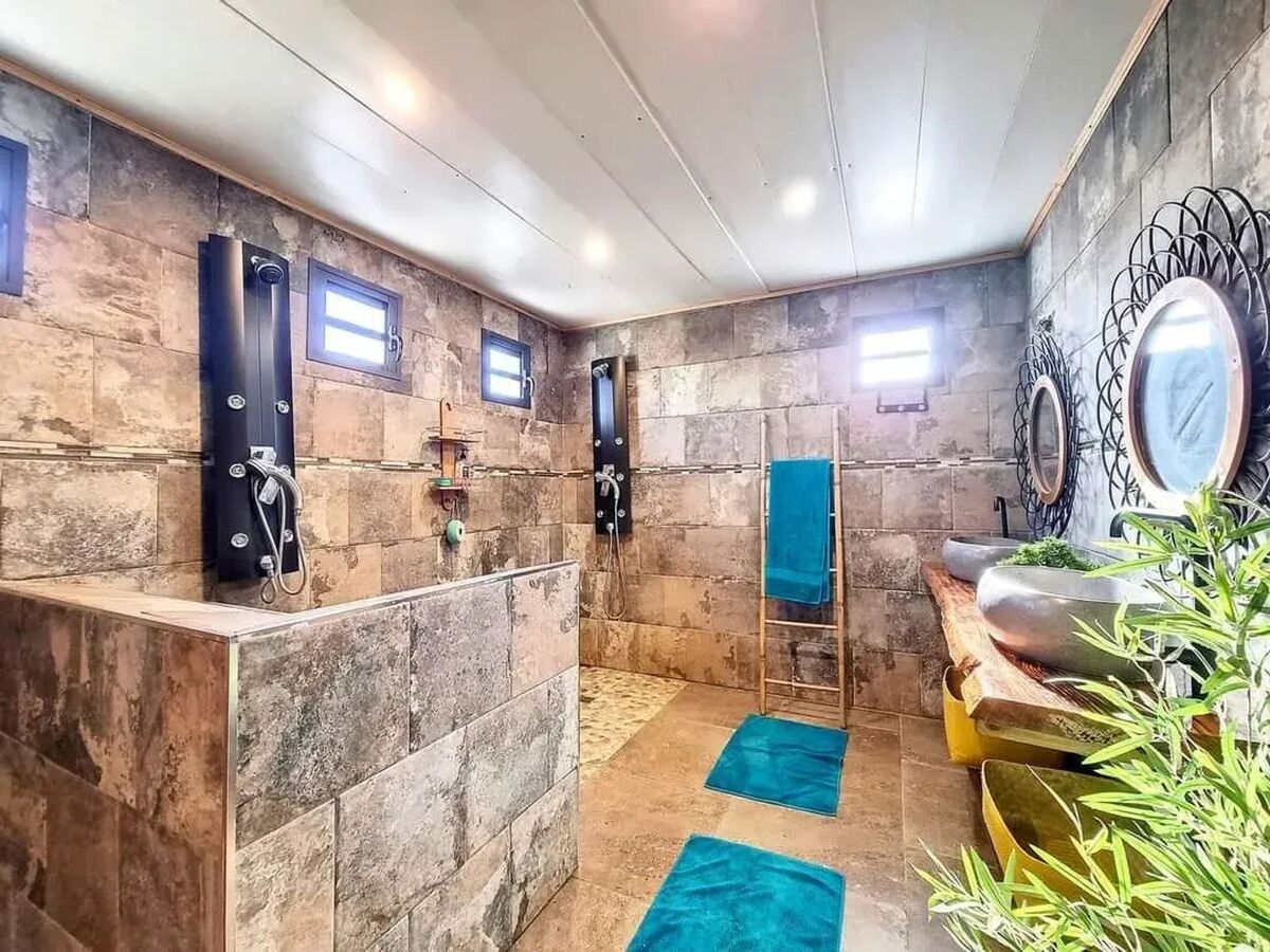 Villa 5 chambres, piscine et jacuzzi à Le Tampon - Photo 10