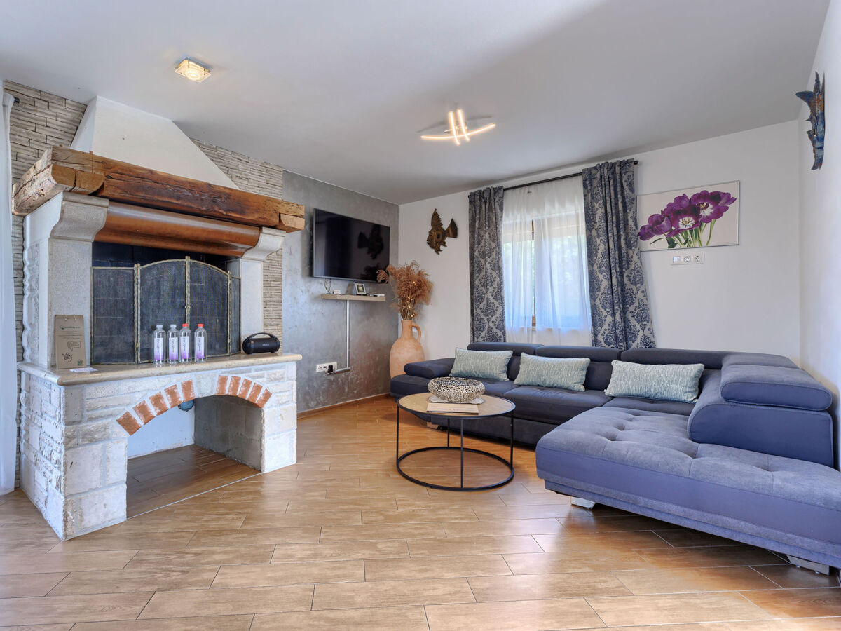 Manera, maison 4 chambres avec piscine chauffée près de Pula - Photo 3