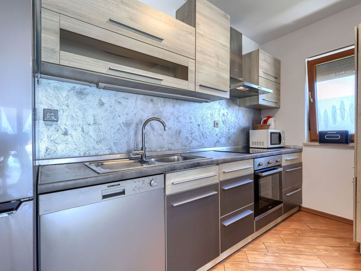 Manera, maison 4 chambres avec piscine chauffée près de Pula - Photo 4