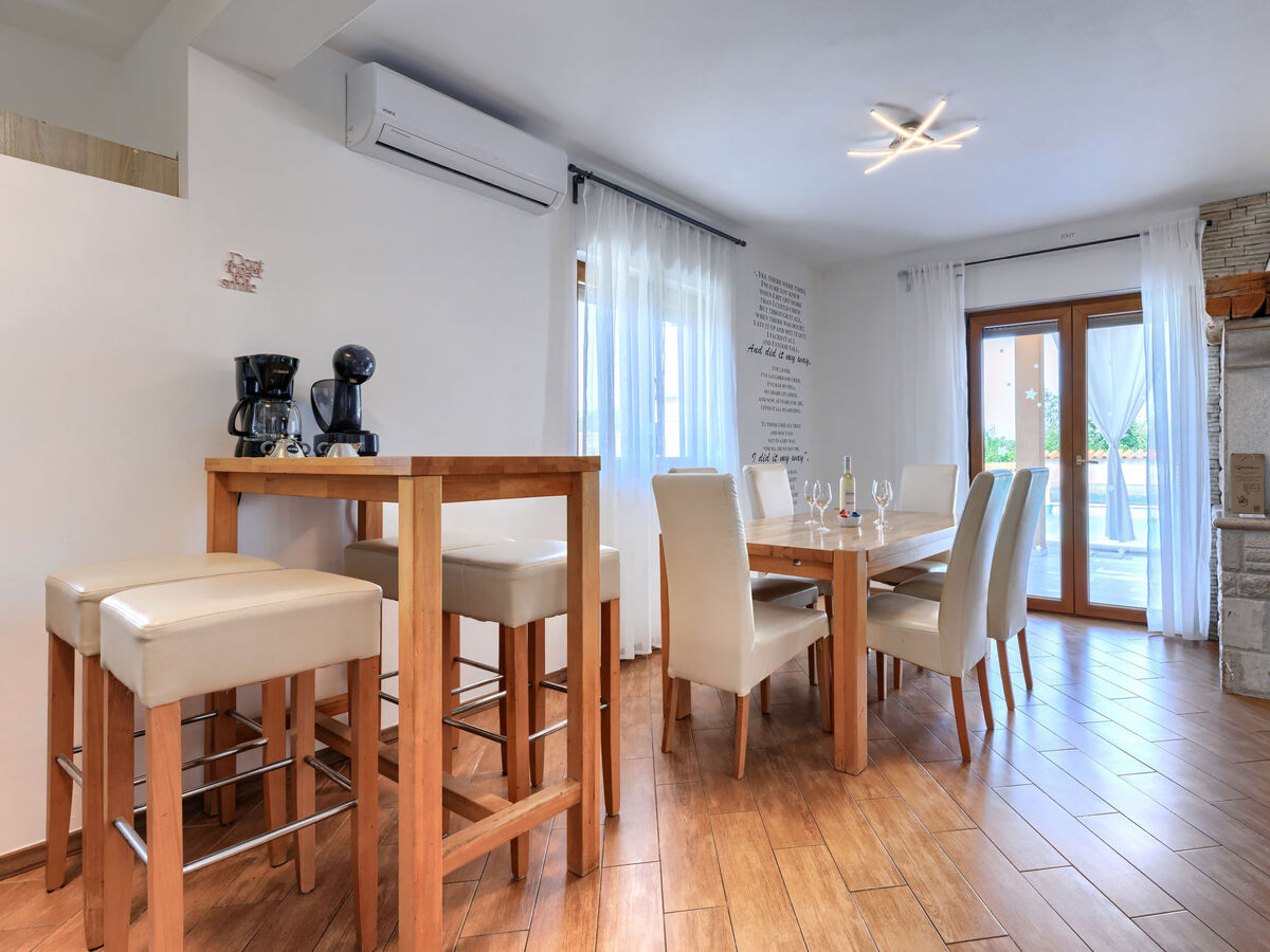 Manera, maison 4 chambres avec piscine chauffée près de Pula - Photo 11