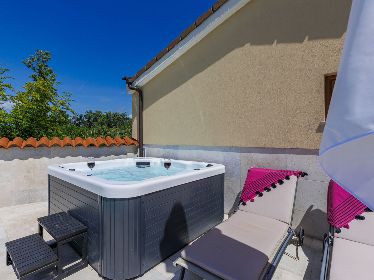 Manera, maison 4 chambres avec piscine chauffée près de Pula - Photo 13