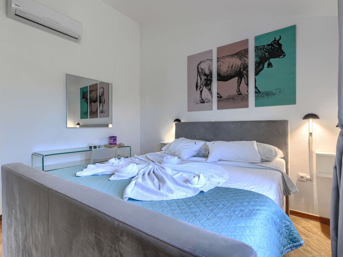 Manera, maison 4 chambres avec piscine chauffée près de Pula - Photo 21