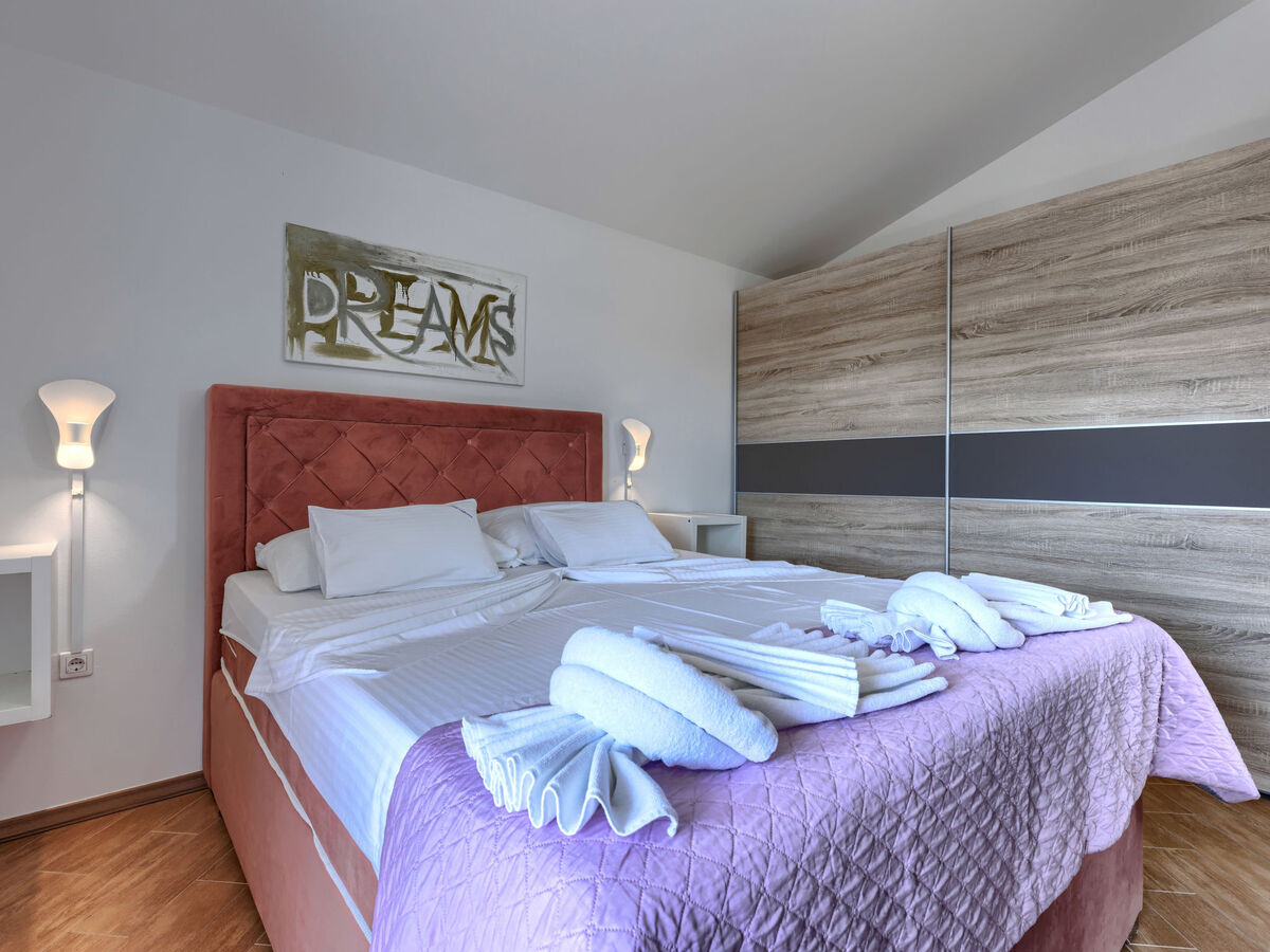 Manera, maison 4 chambres avec piscine chauffée près de Pula - Photo 24