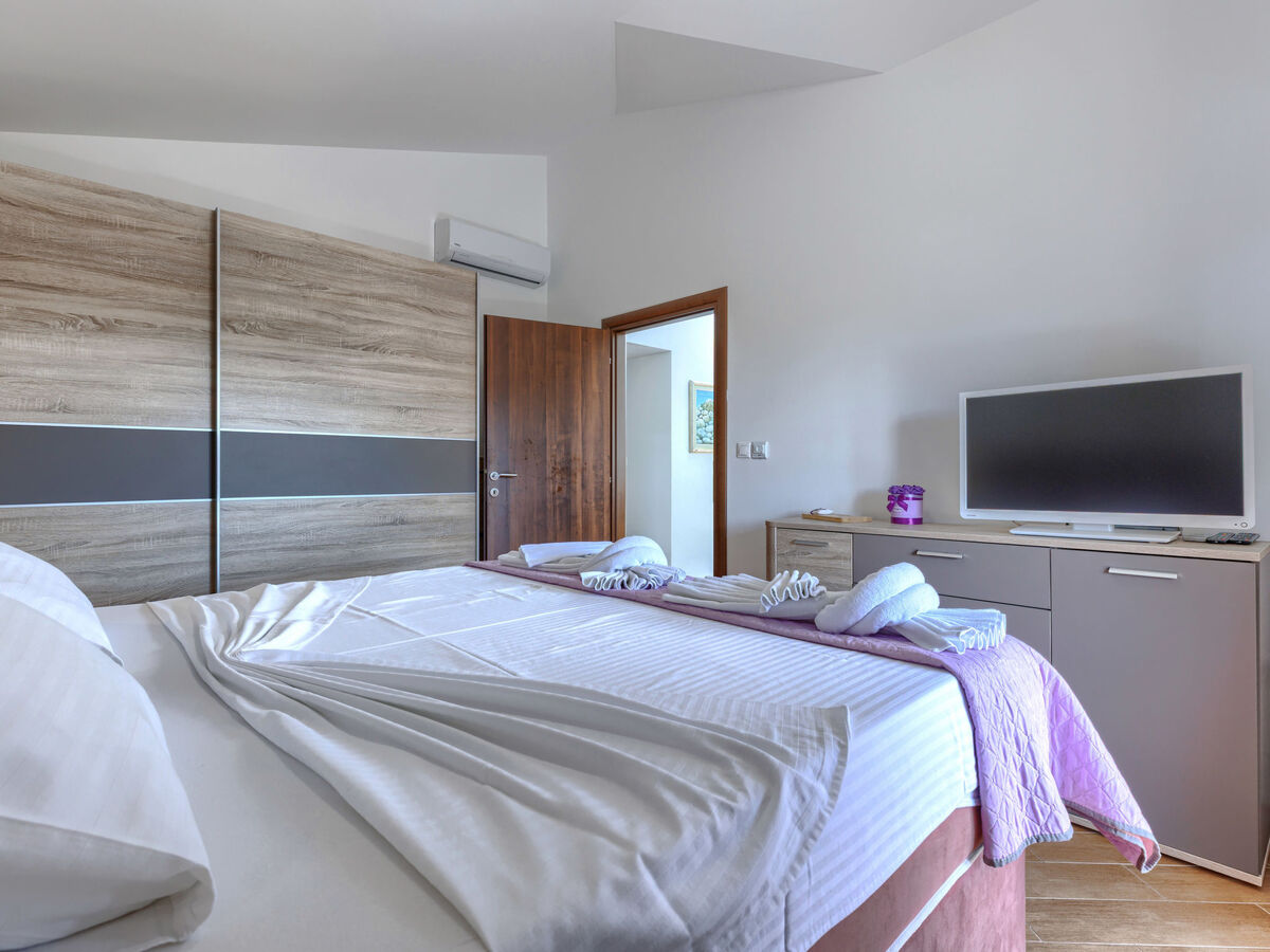 Manera, maison 4 chambres avec piscine chauffée près de Pula - Photo 26