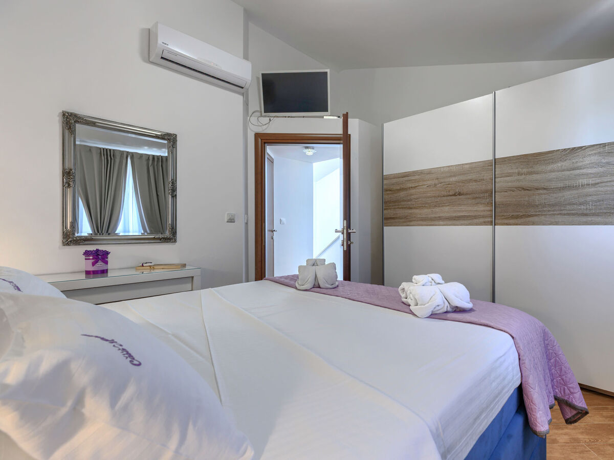 Manera, maison 4 chambres avec piscine chauffée près de Pula - Photo 29
