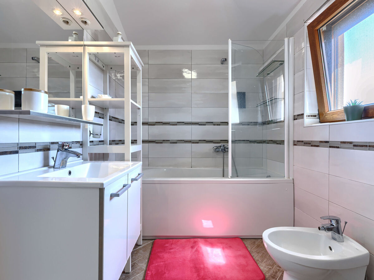 Manera, maison 4 chambres avec piscine chauffée près de Pula - Photo 35