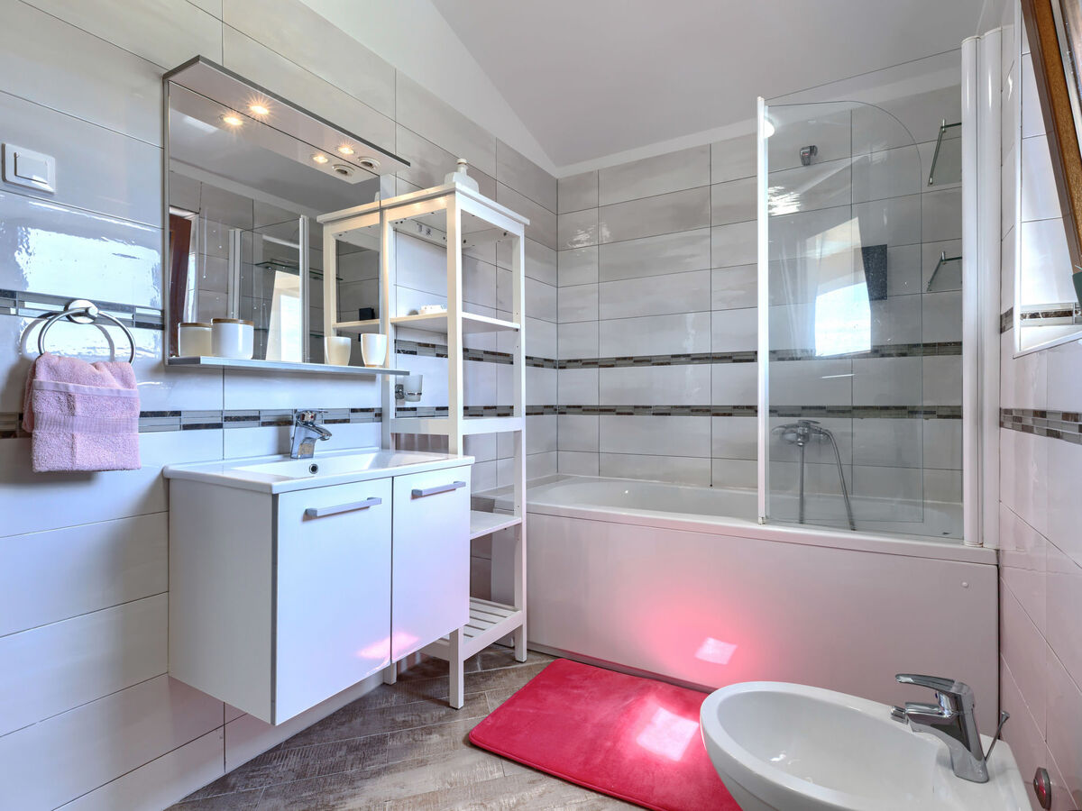 Manera, maison 4 chambres avec piscine chauffée près de Pula - Photo 36