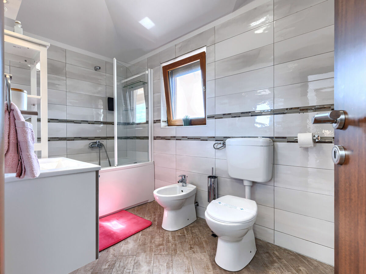 Manera, maison 4 chambres avec piscine chauffée près de Pula - Photo 38