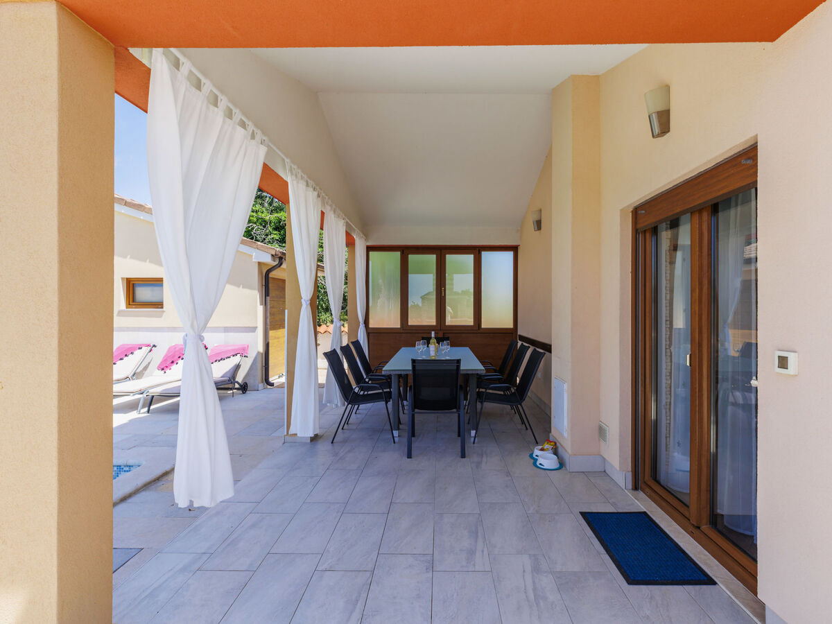 Manera, maison 4 chambres avec piscine chauffée près de Pula - Photo 43
