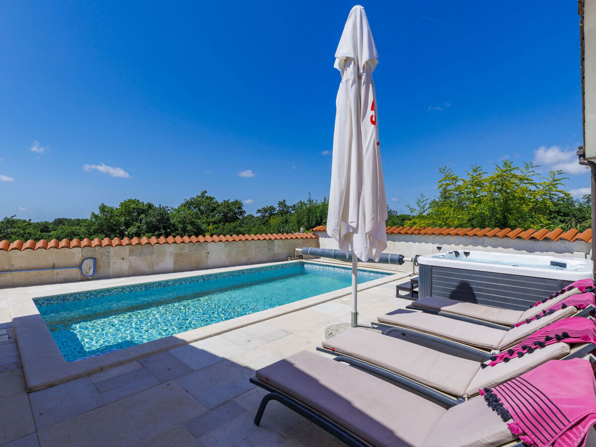 Manera, maison 4 chambres avec piscine chauffée près de Pula - Photo 47