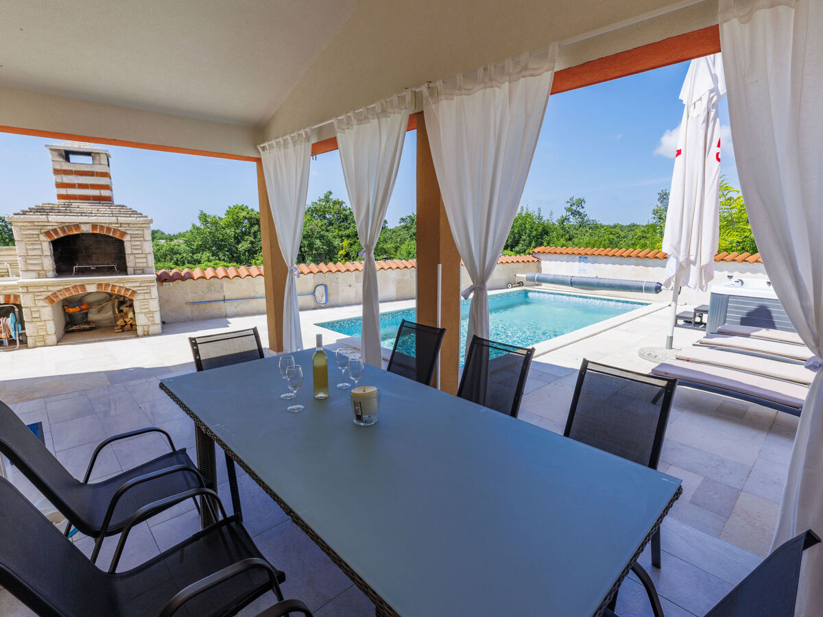 Manera, maison 4 chambres avec piscine chauffée près de Pula - Photo 49